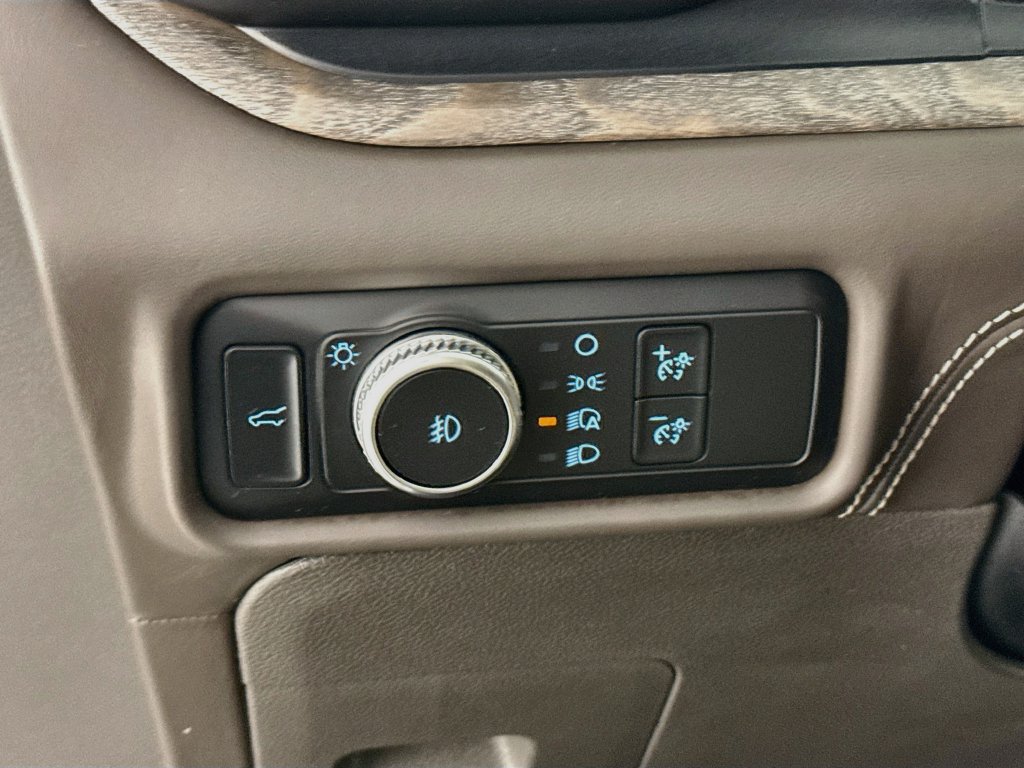 Used 2020 Ford Explorer Platinum w/ Premium Technology Package AWD/4WD image 11