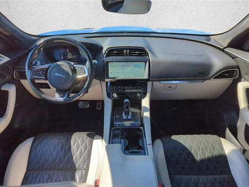 Used 2019 Jaguar F-PACE SVR image 16