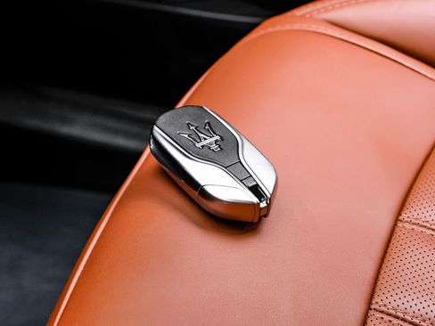 Used 2019 Maserati Levante S GranSport image 54