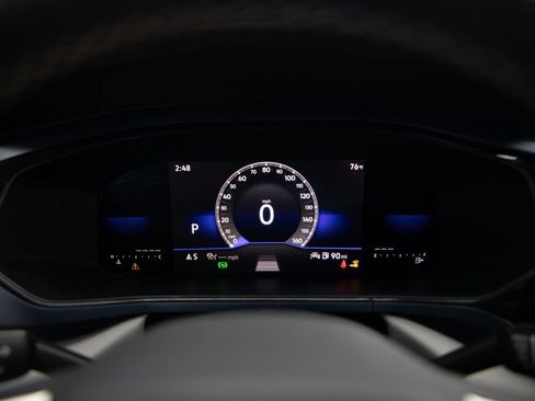 Used 2023 Volkswagen Taos SE w/ Panoramic Sunroof Package image 11