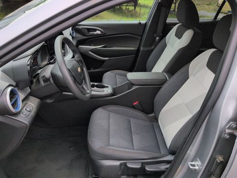 Certified 2024 Chevrolet Trax LS w/ LS Convenience Package FWD image 19