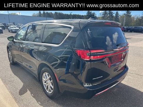 Used 2024 Chrysler Pacifica Touring-L FWD image 5
