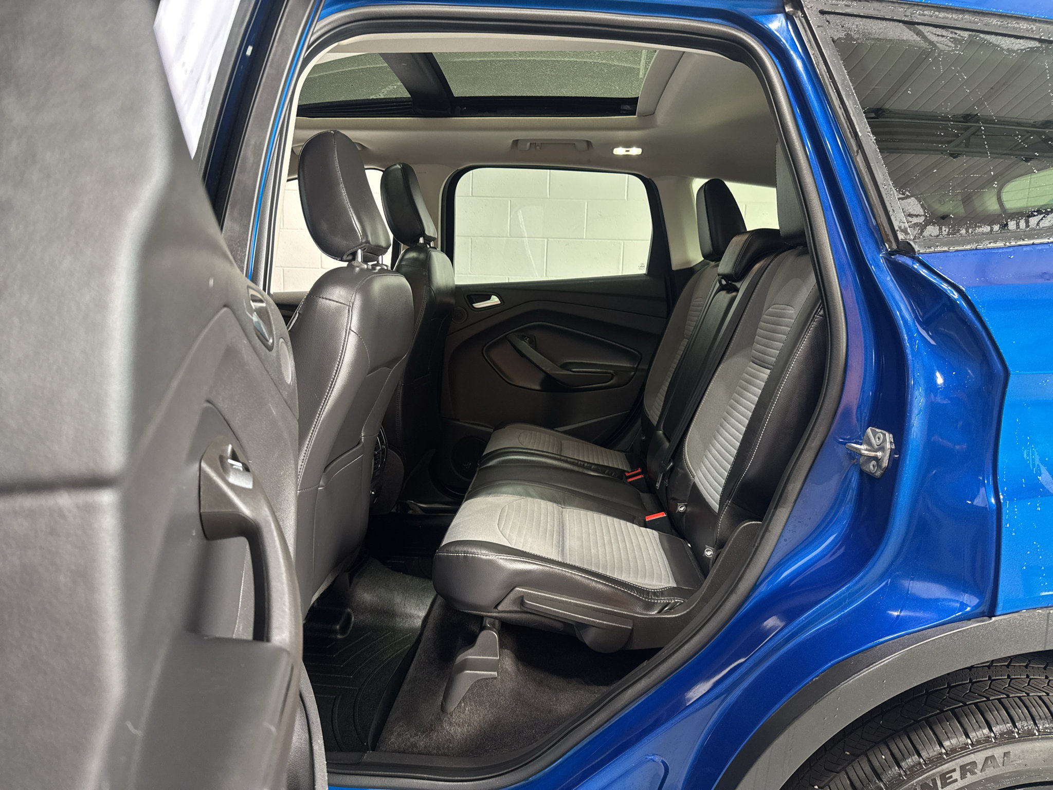 Used 2019 Ford Escape Titanium AWD/4WD image 10