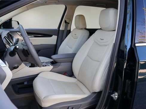 Certified 2025 Cadillac XT6 Premium Luxury image 12