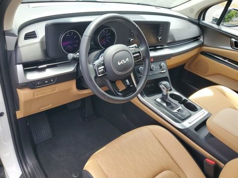 Used 2023 Kia Carnival LX FWD image 19
