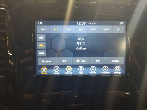 Used 2020 Jeep Compass Latitude FWD image 25