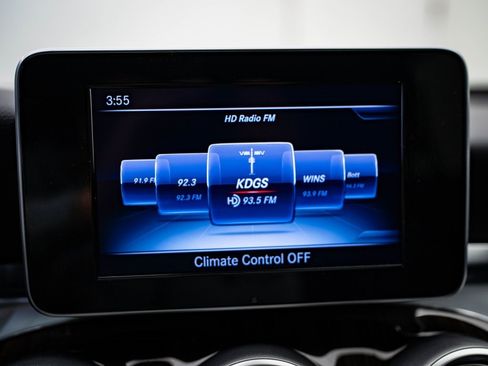 Used 2017 Mercedes-Benz GLC 300 4MATIC image 30