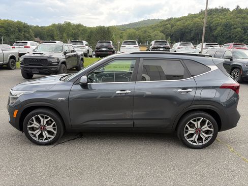Used 2021 Kia Seltos SX w/ SX Sunroof Package AWD/4WD image 2