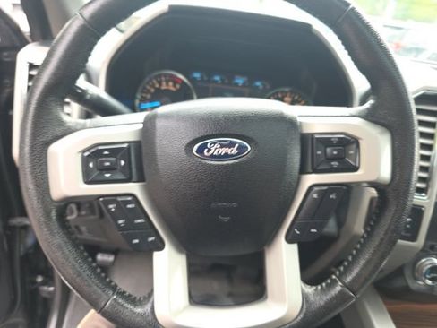 Used 2015 Ford F150 Lariat w/ Equipment Group 502A Luxury AWD/4WD image 19