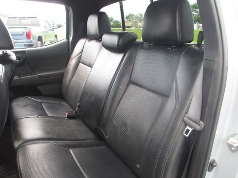 Used 2019 Toyota Tacoma TRD Off-Road AWD/4WD image 21