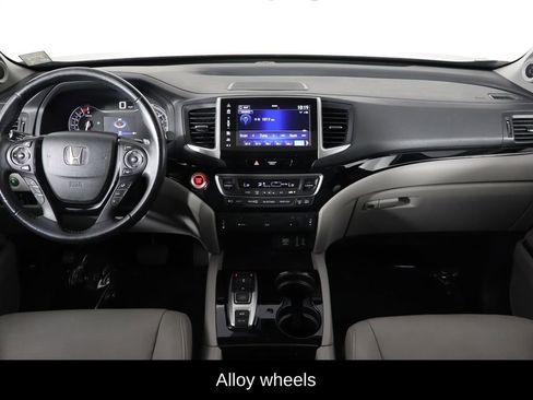 Used 2017 Honda Pilot Touring image 13