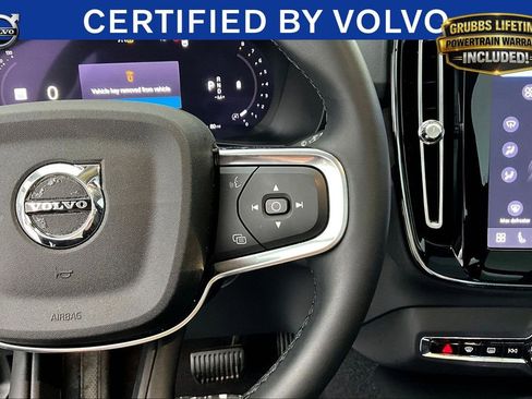 Used 2023 Volvo XC40 B4 Plus FWD image 28