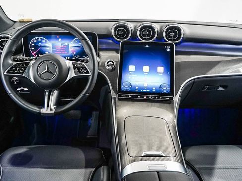 Used 2025 Mercedes-Benz GLC 300 image 12