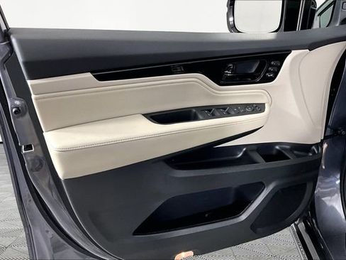 Used 2025 Honda Odyssey Elite image 19