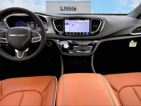 New 2026 Chrysler Pacifica Pinnacle w/ Trailer Tow Group image 10