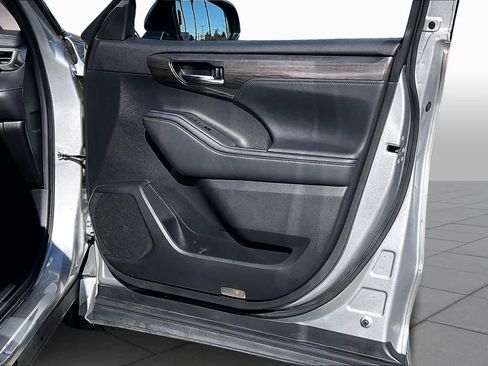 Used 2022 Toyota Highlander Platinum image 22