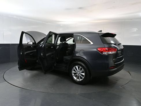 Used 2017 Kia Sorento FWD w/ LX Convenience Package image 28