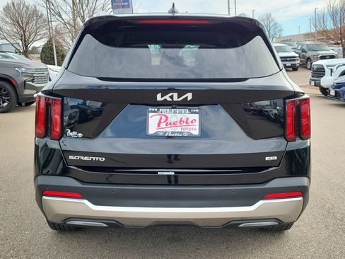 Used 2024 Kia Sorento S image 13