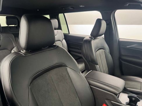 New 2025 Jeep Grand Cherokee L Laredo image 18