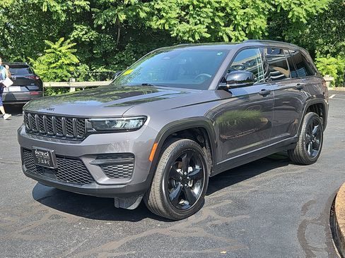 Used 2023 Jeep Grand Cherokee Altitude AWD/4WD image 25