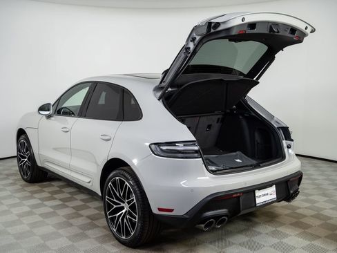 New 2026 Porsche Macan image 33