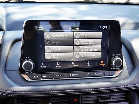 Used 2025 Nissan Rogue S FWD image 25