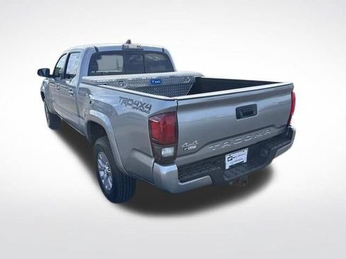Used 2019 Toyota Tacoma TRD Sport AWD/4WD image 3