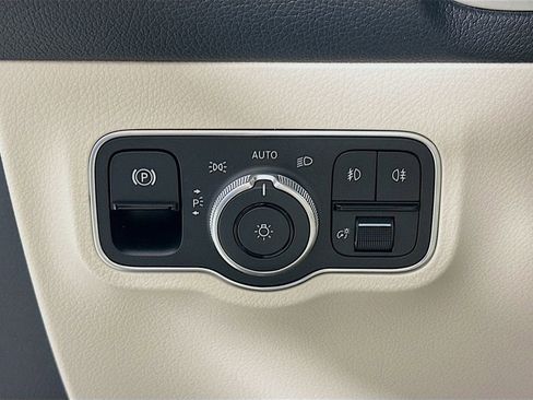 Certified 2026 Mercedes-Benz GLB 250 4MATIC image 10