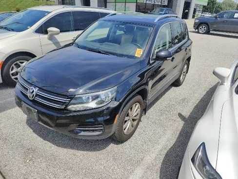 Used 2017 Volkswagen Tiguan Wolfsburg Edition AWD/4WD image 3