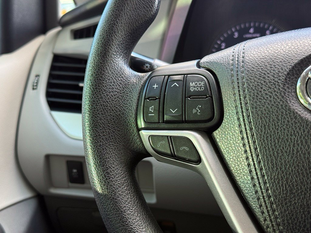 Used 2018 Toyota Sienna LE FWD image 21