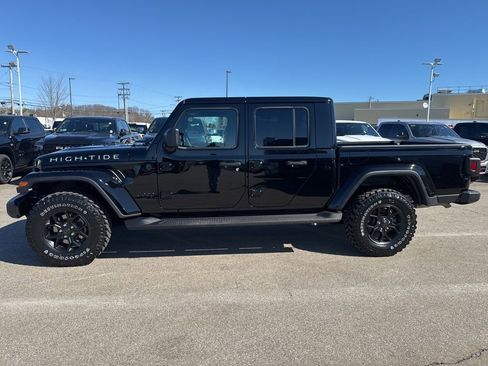 Certified 2025 Jeep Gladiator Sport image 2