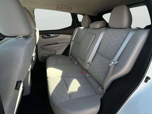 Used 2018 Nissan Rogue Sport SV w/ SV Technology Package FWD image 32