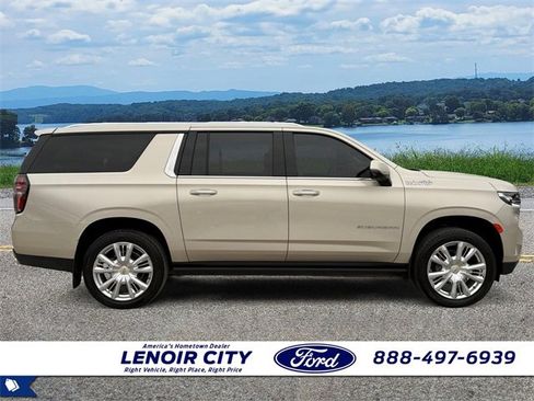 Used 2023 Chevrolet Suburban High Country image 8
