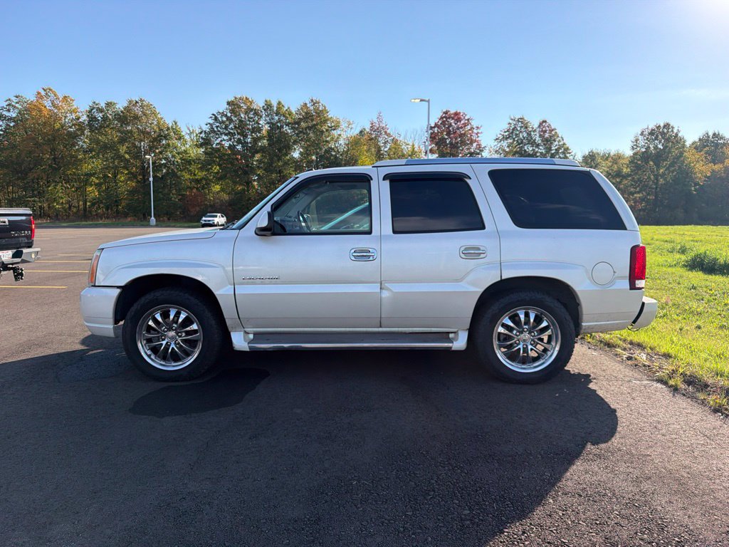 Used 2005 Cadillac Escalade AWD image 3