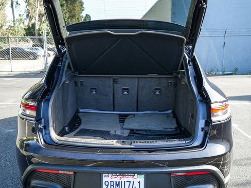 Used 2022 Porsche Macan S AWD/4WD image 25