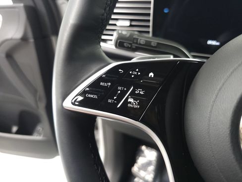 Used 2025 Mercedes-Benz GLE 450e 4MATIC image 11