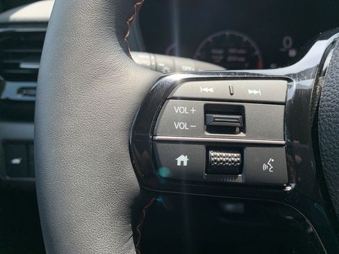 Used 2025 Honda Pilot TrailSport image 19