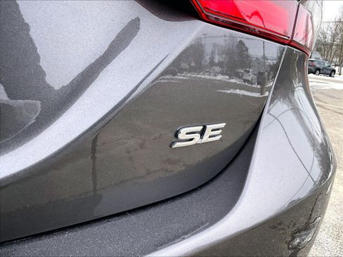 Used 2024 Toyota Camry SE image 28