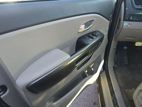 Used 2021 Kia Sedona LX image 13