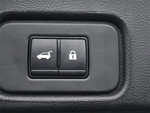 Used 2025 Nissan Pathfinder SL image 16