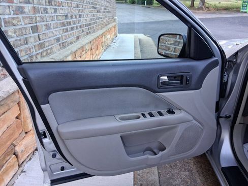 Used 2010 Ford Fusion S FWD image 20
