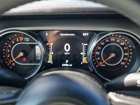 Used 2023 Jeep Gladiator Sport image 21