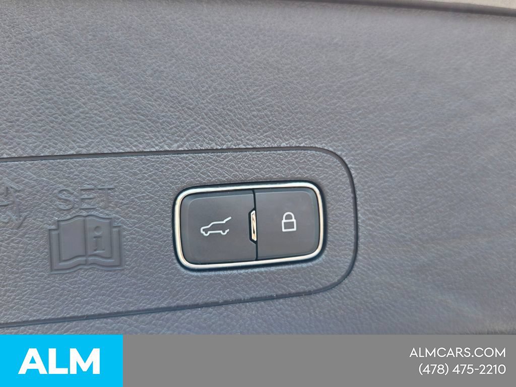 Used 2025 Lincoln Aviator Reserve AWD/4WD image 12