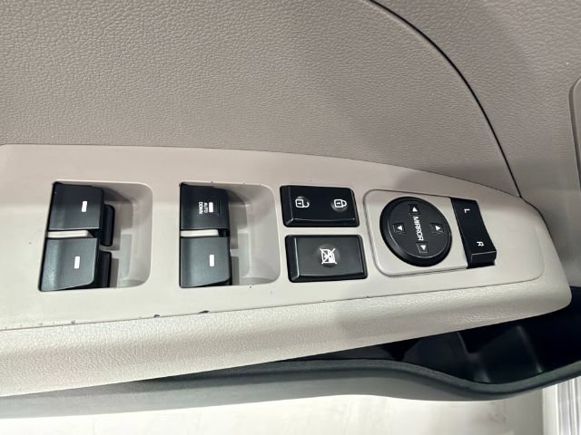 Used 2020 Hyundai Elantra SE FWD image 13