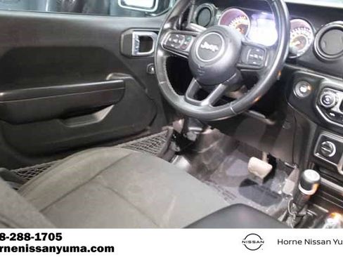 Used 2021 Jeep Gladiator Sport image 10