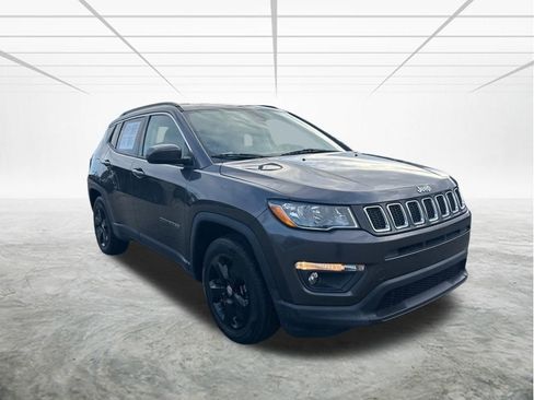 Used 2019 Jeep Compass Latitude FWD image 2