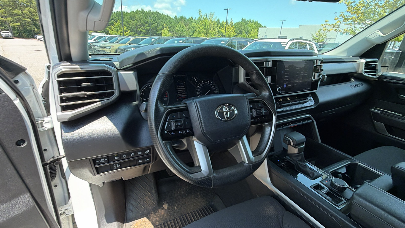 Used 2022 Toyota Tundra SR5 w/ SR5 Convenience Package AWD/4WD image 24