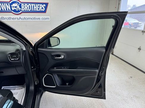 Used 2019 Jeep Compass Latitude AWD/4WD image 25