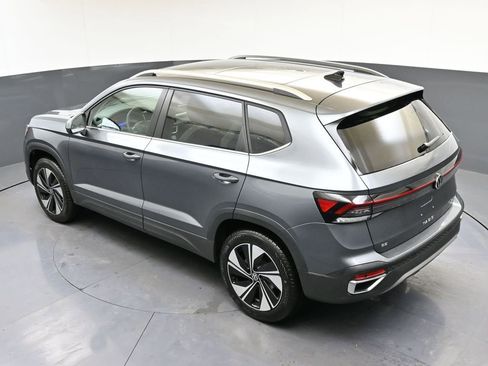 Used 2025 Volkswagen Taos SE w/ Panoramic Sunroof Package image 38
