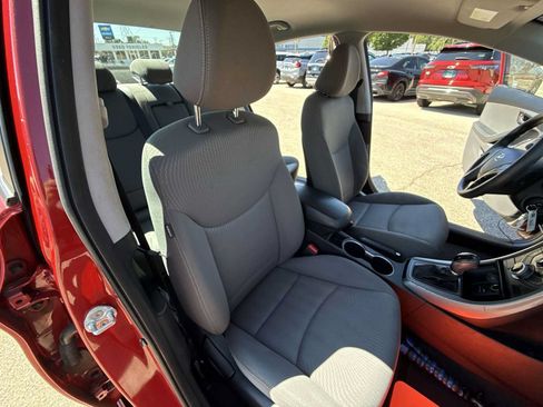 Used 2014 Hyundai Elantra SE FWD image 23